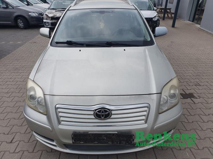 Toyota Avensis Wagon 2.0 16V VVT-i D4 Épave (2004, Gris argenté)