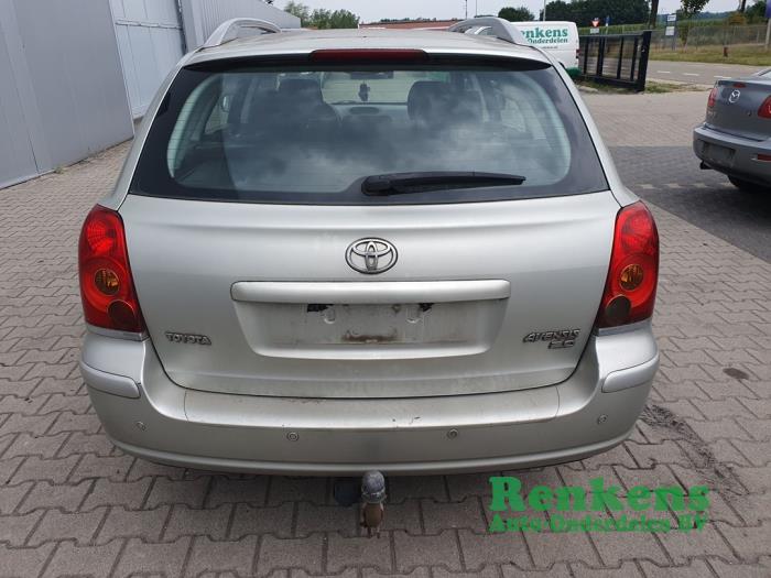 Toyota Avensis Wagon 2.0 16V VVT-i D4 Épave (2004, Gris argenté)