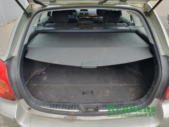 Toyota Avensis Wagon 2.0 16V VVT-i D4 Épave (2004, Gris argenté)