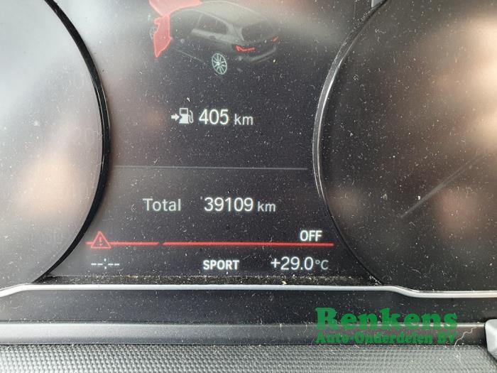 BMW 1 serie 118i 1.5 TwinPower 12V Schrottauto (2021, Grau)