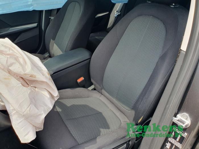 BMW 1 serie 118i 1.5 TwinPower 12V Schrottauto (2021, Grau)