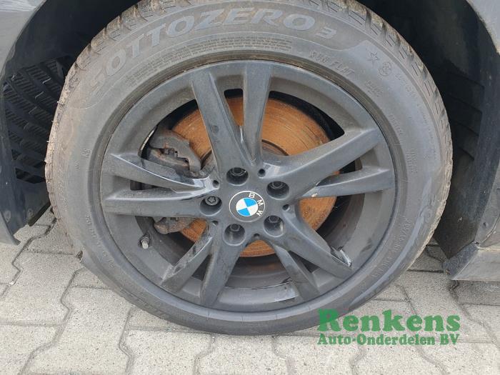 BMW 1 serie 118i 1.5 TwinPower 12V Schrottauto (2021, Grau)