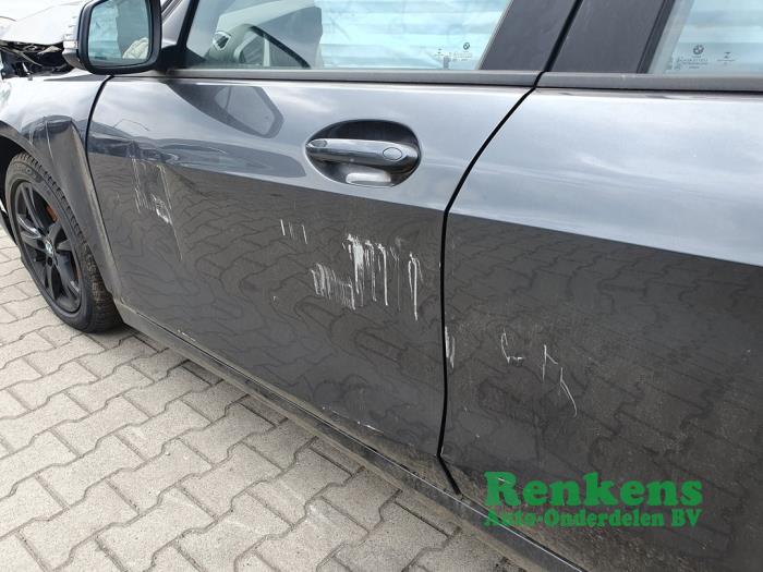 BMW 1 serie 118i 1.5 TwinPower 12V Schrottauto (2021, Grau)