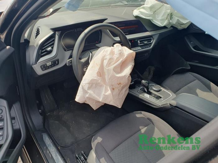 BMW 1 serie 118i 1.5 TwinPower 12V Schrottauto (2021, Grau)