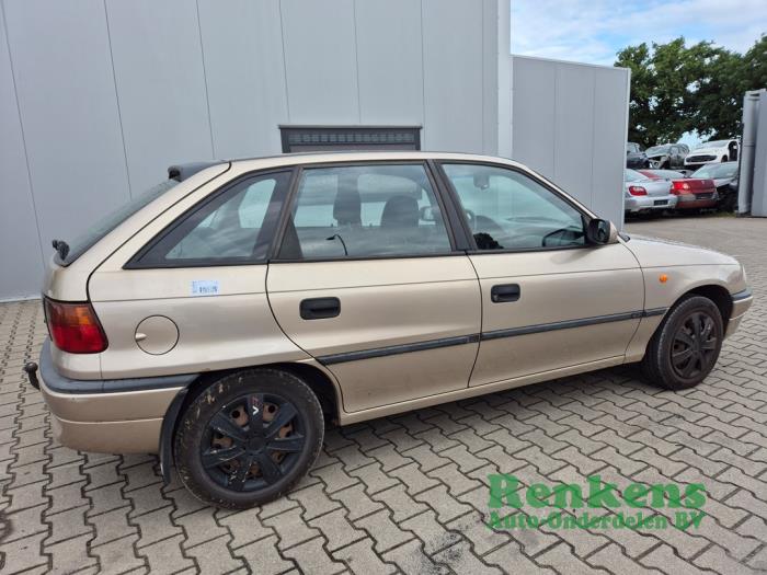 Opel Astra F 1.6i Schrottauto (1998, Beige)