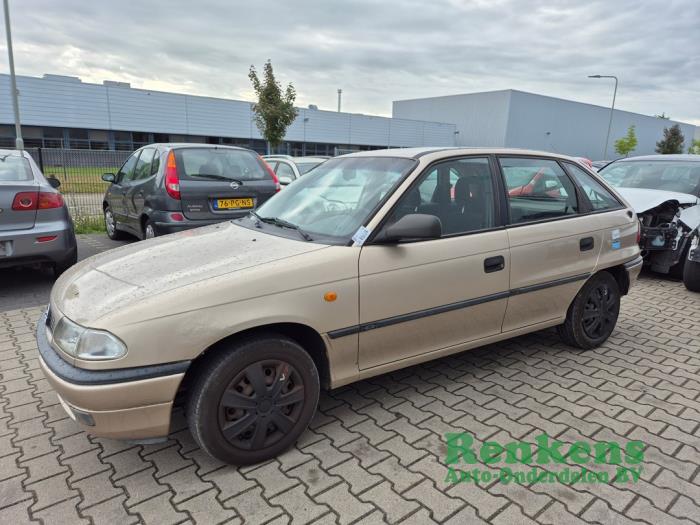 Opel Astra F 1.6i Schrottauto (1998, Beige)