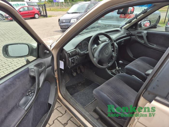 Opel Astra F 1.6i Schrottauto (1998, Beige)