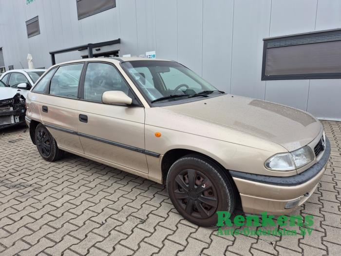 Opel Astra F 1.6i Schrottauto (1998, Beige)