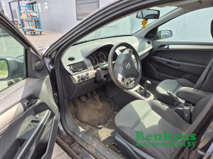 Opel Astra H 1.6 16V Épave (2007, Noir)