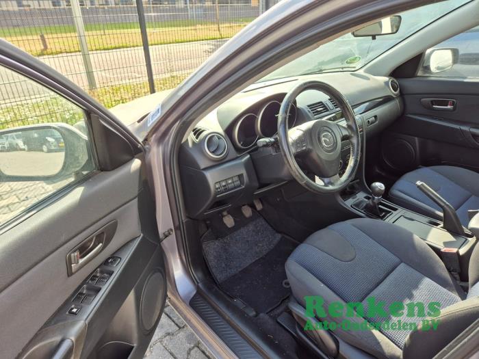 Mazda 3 2.0i 16V Samochód złomowany (2005, Szary)
