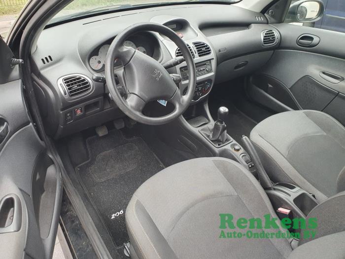 Peugeot 206 1.4 XR,XS,XT,Gentry Épave (2008, Noir)