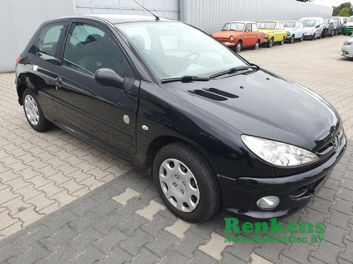 Peugeot 206 1.4 XR,XS,XT,Gentry Épave (2008, Noir)