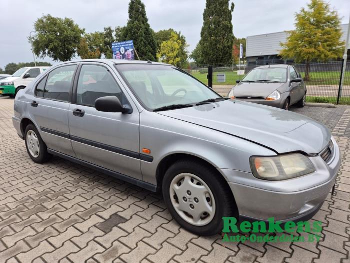 Honda Civic 1.6i LS 16V Schrottauto (1996, Hell, Grau)