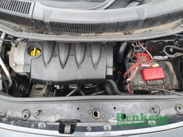 Renault Scénic II 1.6 16V Skrotfordon (2006, DONKER GRIJS)