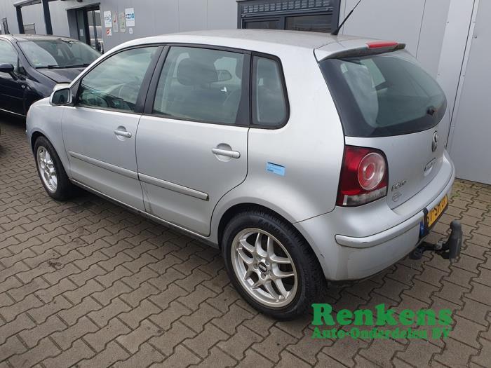 Volkswagen Polo IV 1.4 16V 75 Skrotfordon (2006, ZILVER)