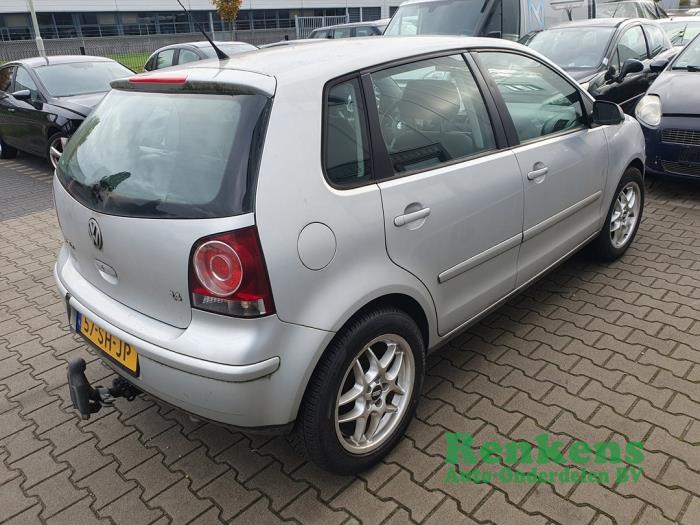 Volkswagen Polo IV 1.4 16V 75 Skrotfordon (2006, ZILVER)
