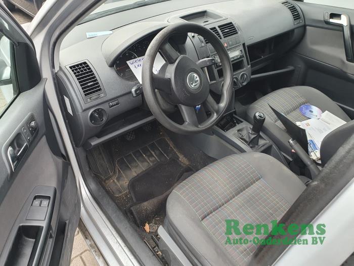 Volkswagen Polo IV 1.4 16V 75 Skrotfordon (2006, ZILVER)