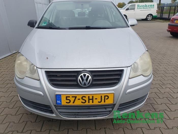 Volkswagen Polo IV 1.4 16V 75 Skrotfordon (2006, ZILVER)
