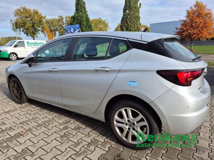 Opel Astra K 1.6 CDTI 110 16V Épave (2016, Argenté)