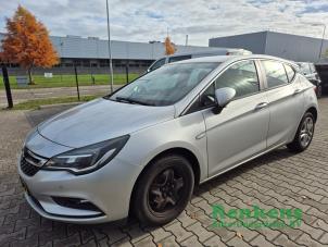 Opel Astra K 1.6 CDTI 110 16V Épave (2016, Argenté)