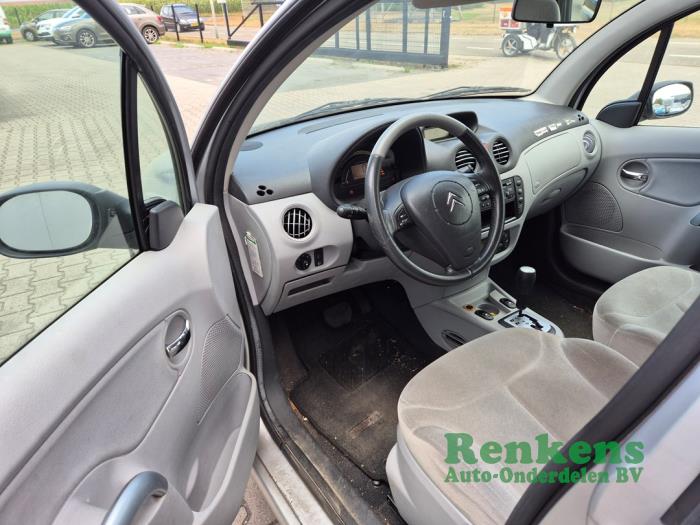 Citroen C3 1.4 Coche dañado (2004, Plateado)