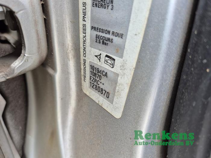 Citroen C3 1.4 Coche dañado (2004, Plateado)