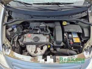 Citroen C3 1.4 Coche dañado (2004, Plateado)
