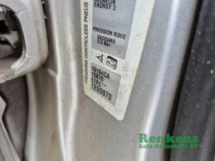 Citroen C3 1.4 Coche dañado (2004, Plateado)