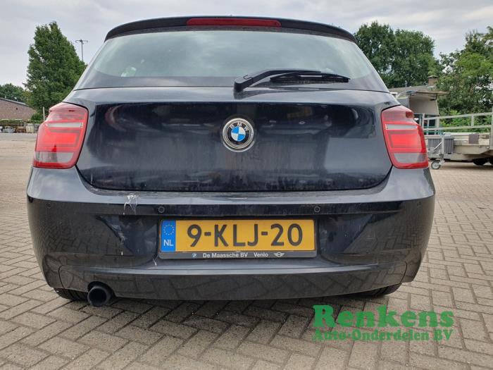 BMW 1 serie 116i 1.6 16V Coche dañado (2013, Negro)