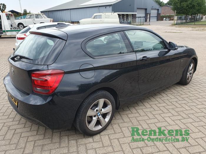 BMW 1 serie 116i 1.6 16V Coche dañado (2013, Negro)