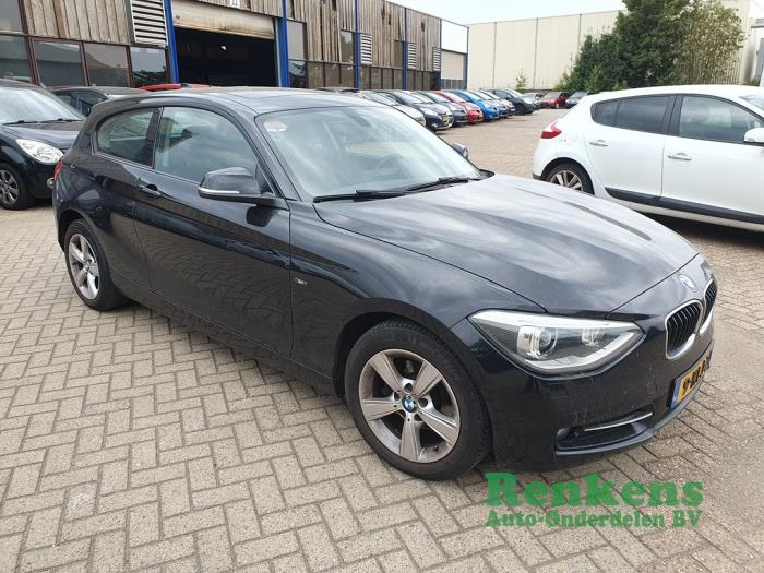 BMW 1 serie 116i 1.6 16V Coche dañado (2013, Negro)