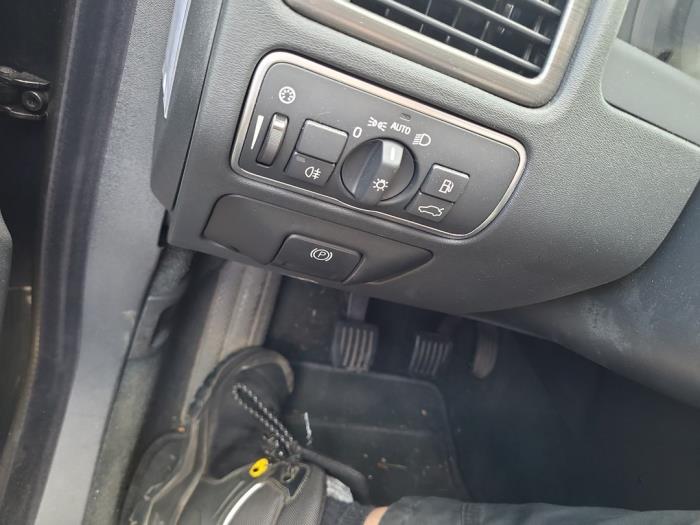 Volvo V70 2.0 D4 16V Vehículo de desguace (2015, Gris)