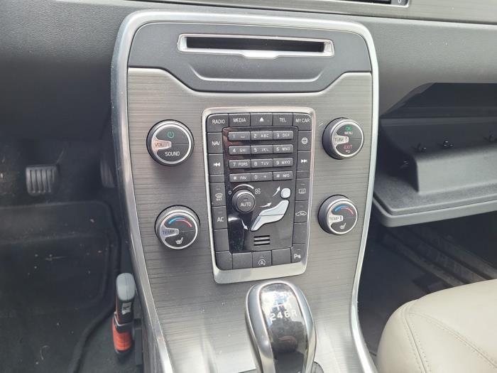 Volvo V70 2.0 D4 16V Vehículo de desguace (2015, Gris)