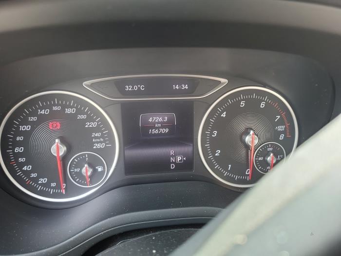 Mercedes B 1.6 B-200 BlueEFFICIENCY Turbo 16V Skrotfordon (2015, GRIJS)