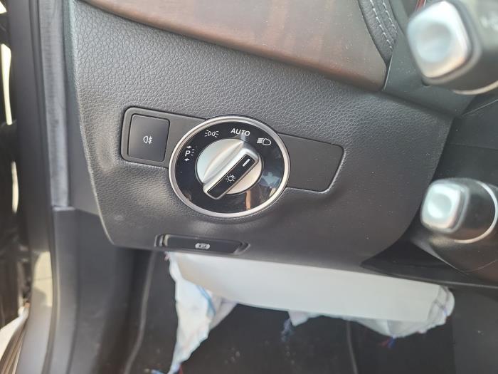 Mercedes B 1.6 B-200 BlueEFFICIENCY Turbo 16V Skrotfordon (2015, GRIJS)