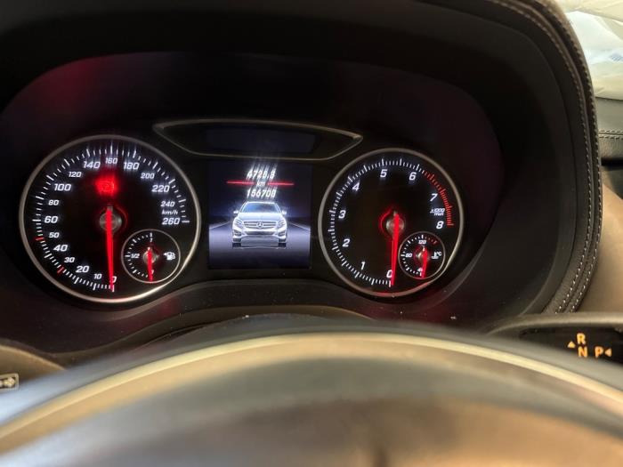 Mercedes B 1.6 B-200 BlueEFFICIENCY Turbo 16V Skrotfordon (2015, GRIJS)