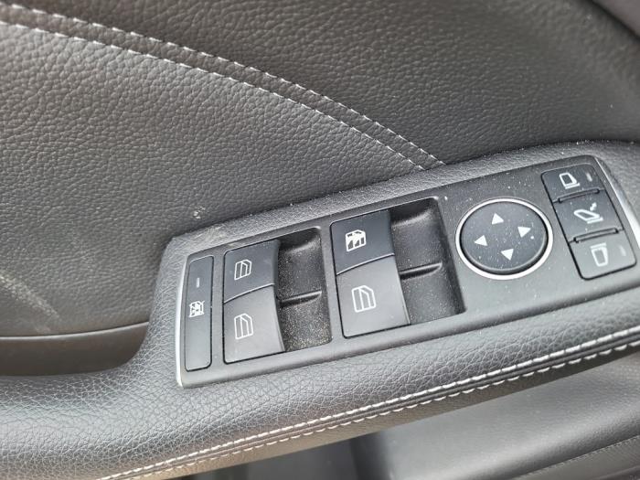 Mercedes B 1.6 B-200 BlueEFFICIENCY Turbo 16V Skrotfordon (2015, GRIJS)