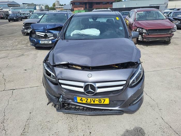 Mercedes B 1.6 B-200 BlueEFFICIENCY Turbo 16V Skrotfordon (2015, GRIJS)