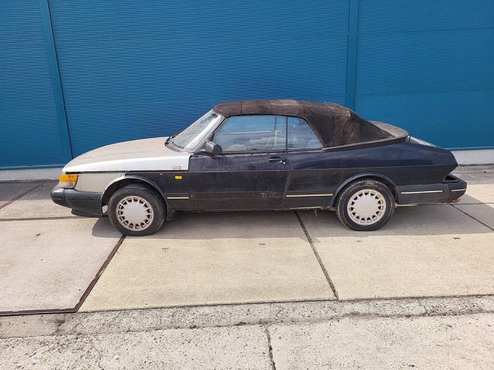 Saab 900 I 2.0 i 16V Skrotfordon (1992, ZWART)