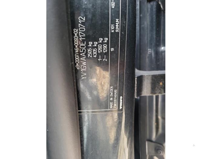 Volvo V60 I 2.4 D6 20V Plug-in Hybrid AWD Épave (2013, Gris)