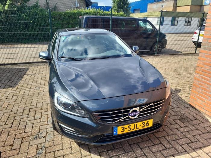 Volvo V60 I 2.4 D6 20V Plug-in Hybrid AWD Épave (2013, Gris)