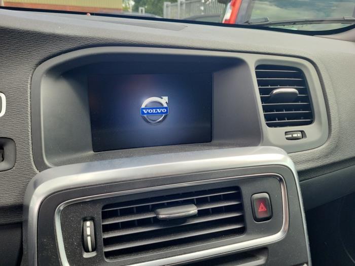 Volvo V60 I 2.4 D6 20V Plug-in Hybrid AWD Épave (2013, Gris)