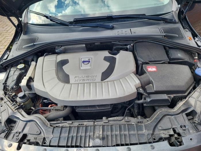 Volvo V60 I 2.4 D6 20V Plug-in Hybrid AWD Épave (2013, Gris)