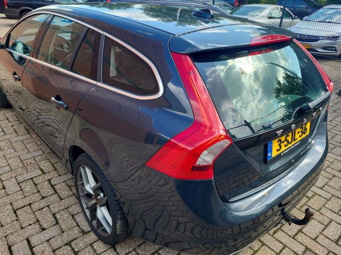 Volvo V60 I 2.4 D6 20V Plug-in Hybrid AWD Épave (2013, Gris)