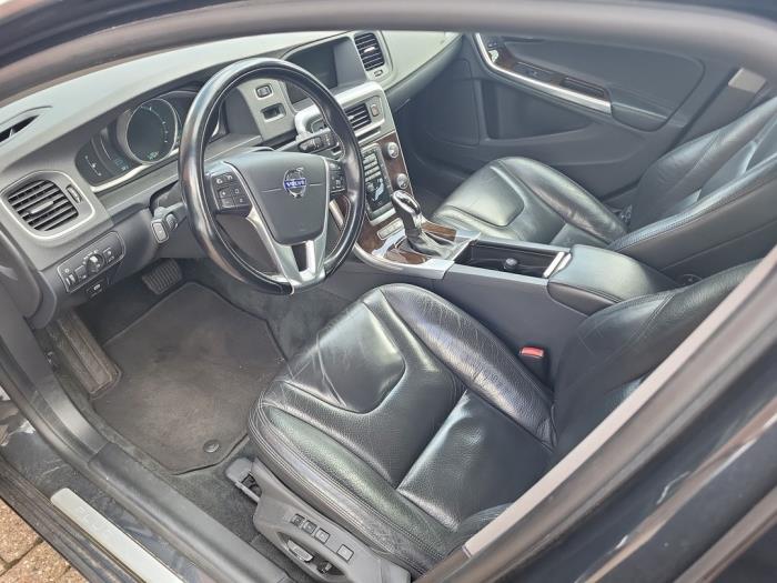 Volvo V60 I 2.4 D6 20V Plug-in Hybrid AWD Épave (2013, Gris)