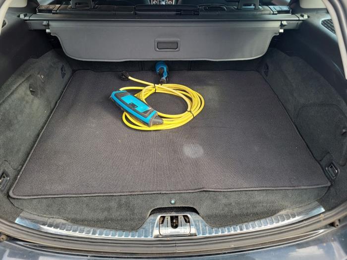 Volvo V60 I 2.4 D6 20V Plug-in Hybrid AWD Épave (2013, Gris)