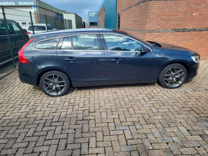 Volvo V60 I 2.4 D6 20V Plug-in Hybrid AWD Épave (2013, Gris)