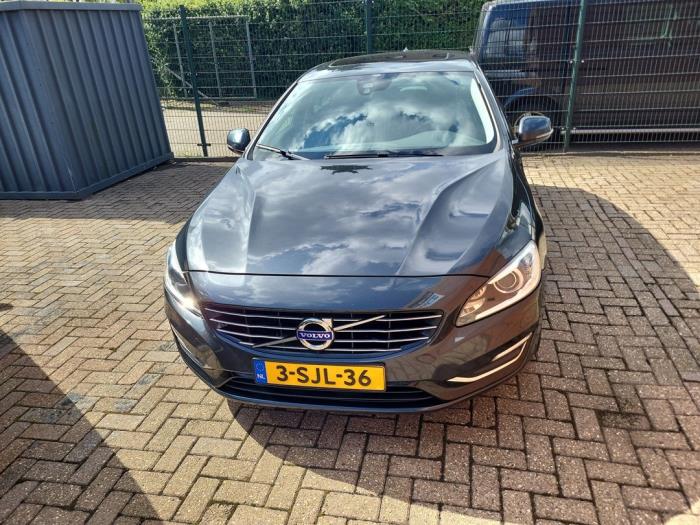Volvo V60 I 2.4 D6 20V Plug-in Hybrid AWD Épave (2013, Gris)