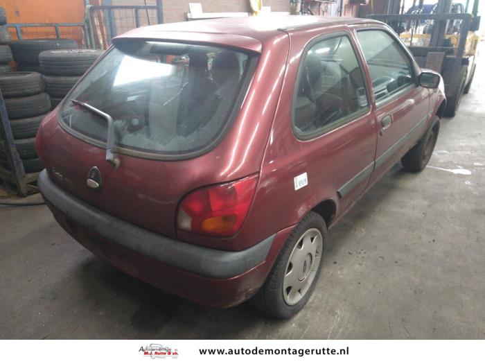 Ford Fiesta IV/V 1.25 16V Salvage vehicle (2000, Red)