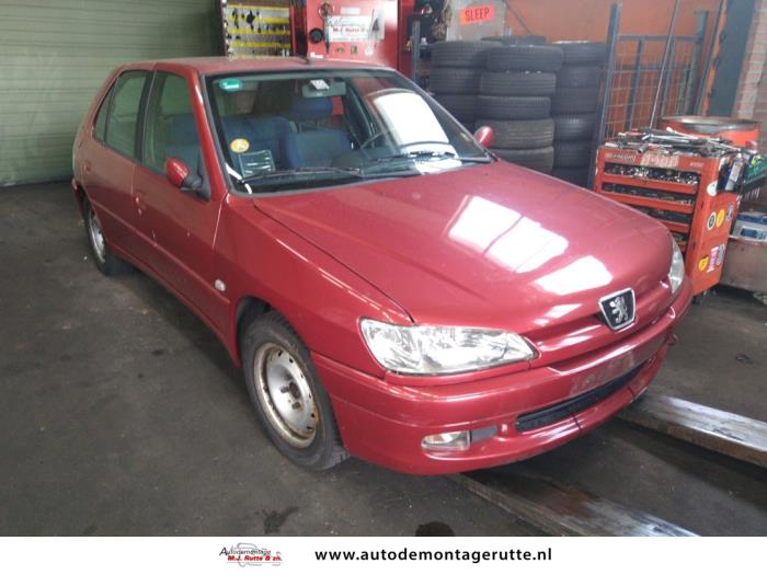 Peugeot 306 1.6i XR,XT,ST Salvage vehicle (1999, Red)